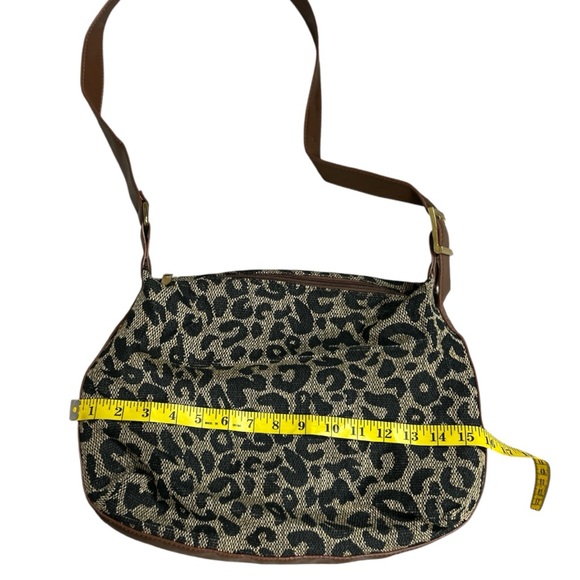 Leopard Canvas Shoulder Bucket Bag - Picture 11 of 15